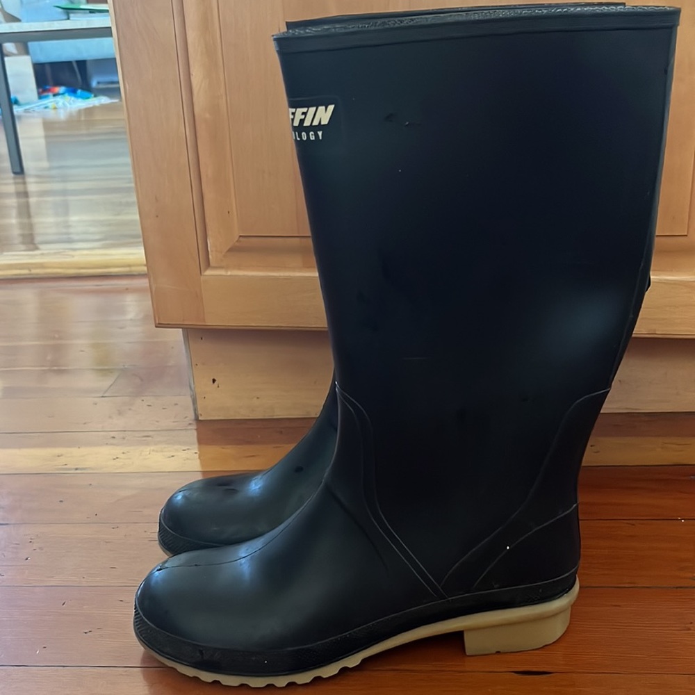 Lightly worn BAFFIN rain boots black Made in Canada